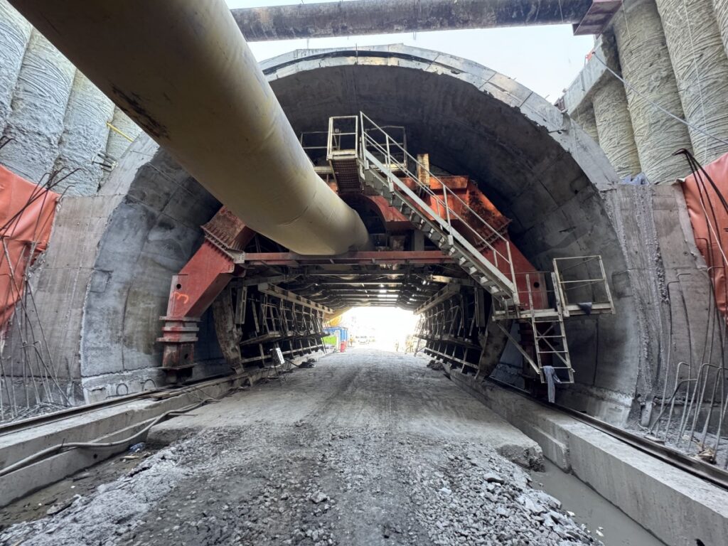 Tunnels and sprayed concrete